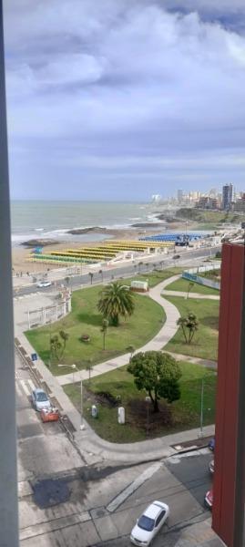 1 Amb a la calle c/vista parcial al mar