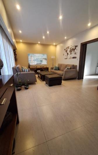 Chalet todo reciclado de 5 ambientes y 2 cocheras