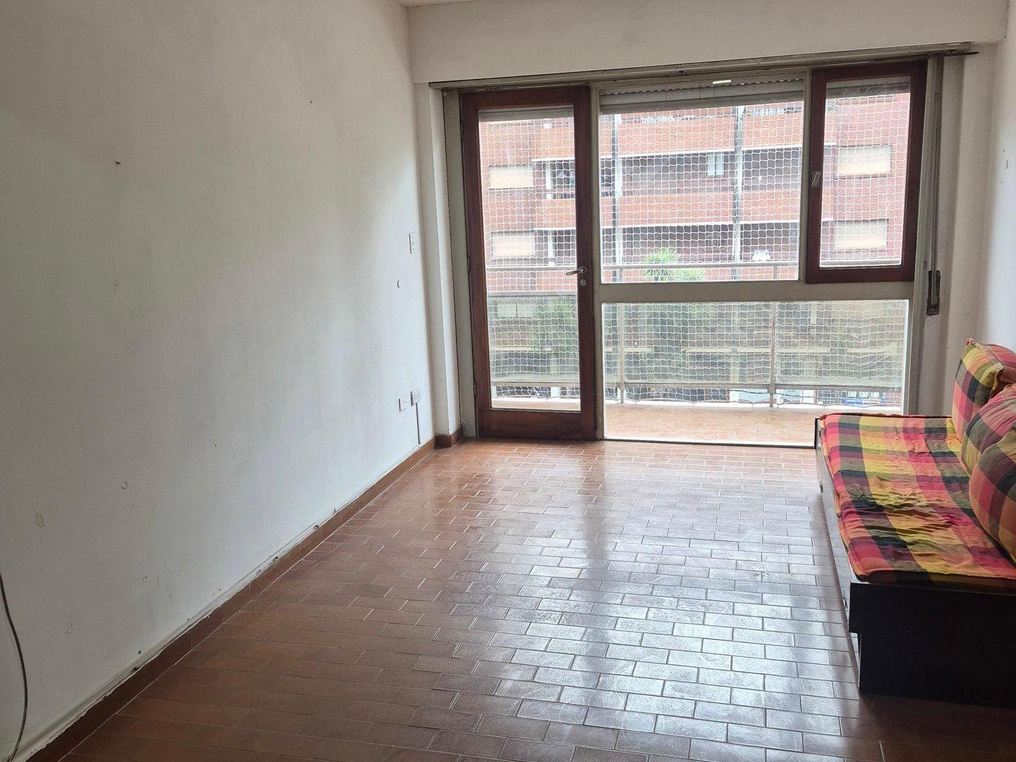 Foto de 24 Meses 1 ambiente a la calle. En La Perla, imagen 2