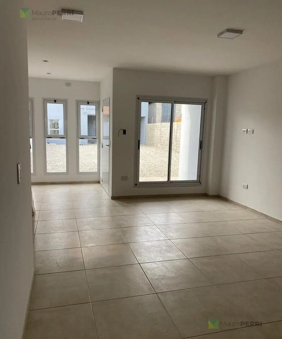 Duplex en alquiler 3 dormitorios en Lisandro olmos La Plata 2