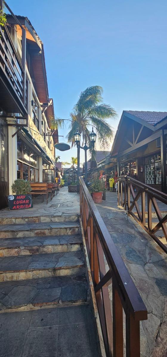 Galería Comercial Venta Exclusiva: 14 Locales Depto - Capilla del Monte - Córdoba 1