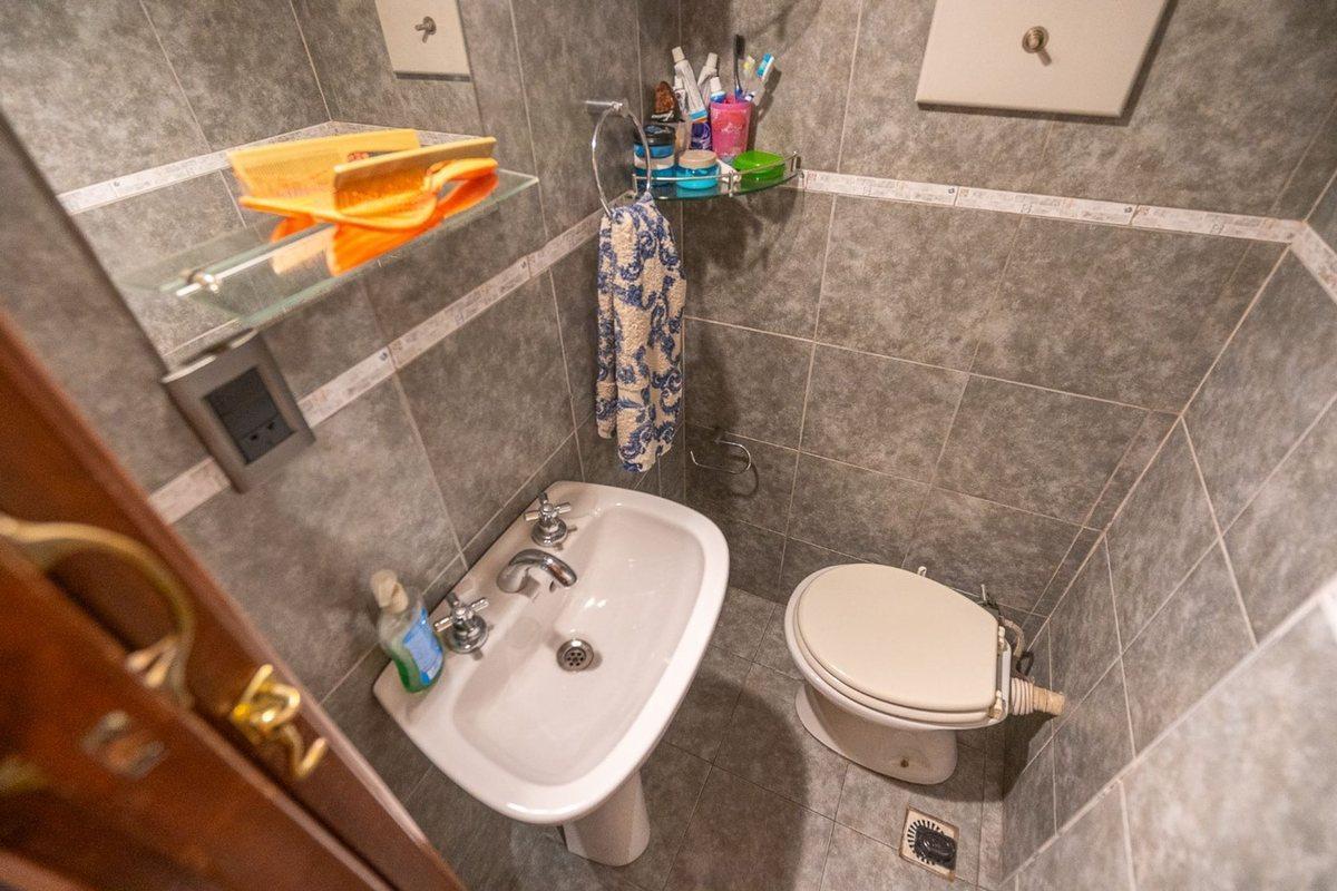 Venta 5 Ambientes con Dependencia y Balcón Flores 4