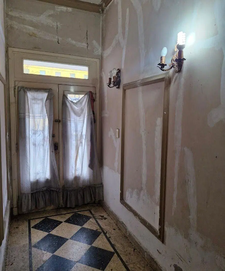 VENTA casa a refaccionar TRES ARROYOS 2800 3