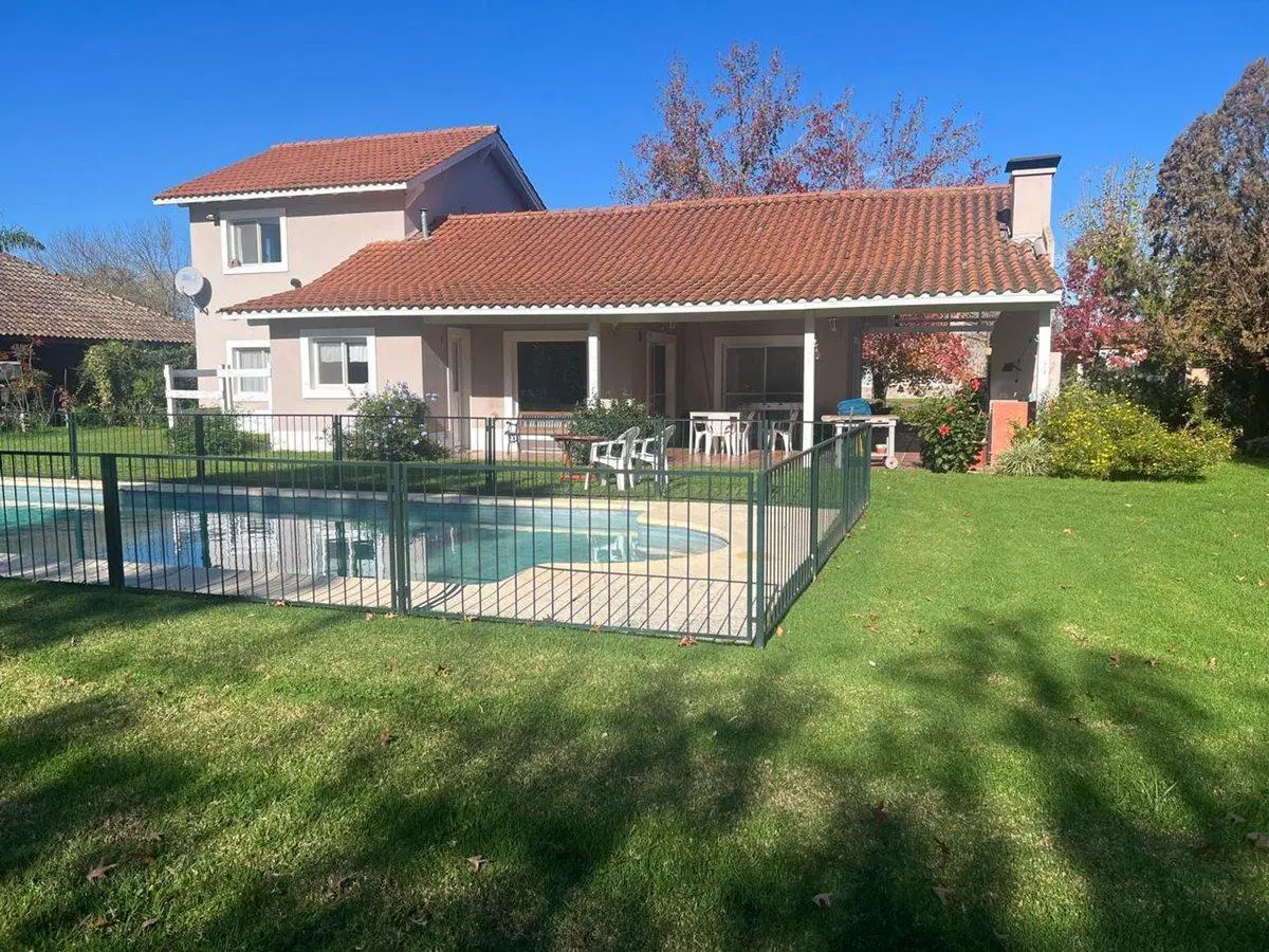 VENTA CASA 5 AMB CLUB DE CAMPO LOS PUENTES LUJAN 2