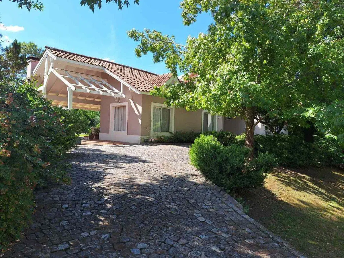 VENTA CASA 5 AMB CLUB DE CAMPO LOS PUENTES LUJAN 3