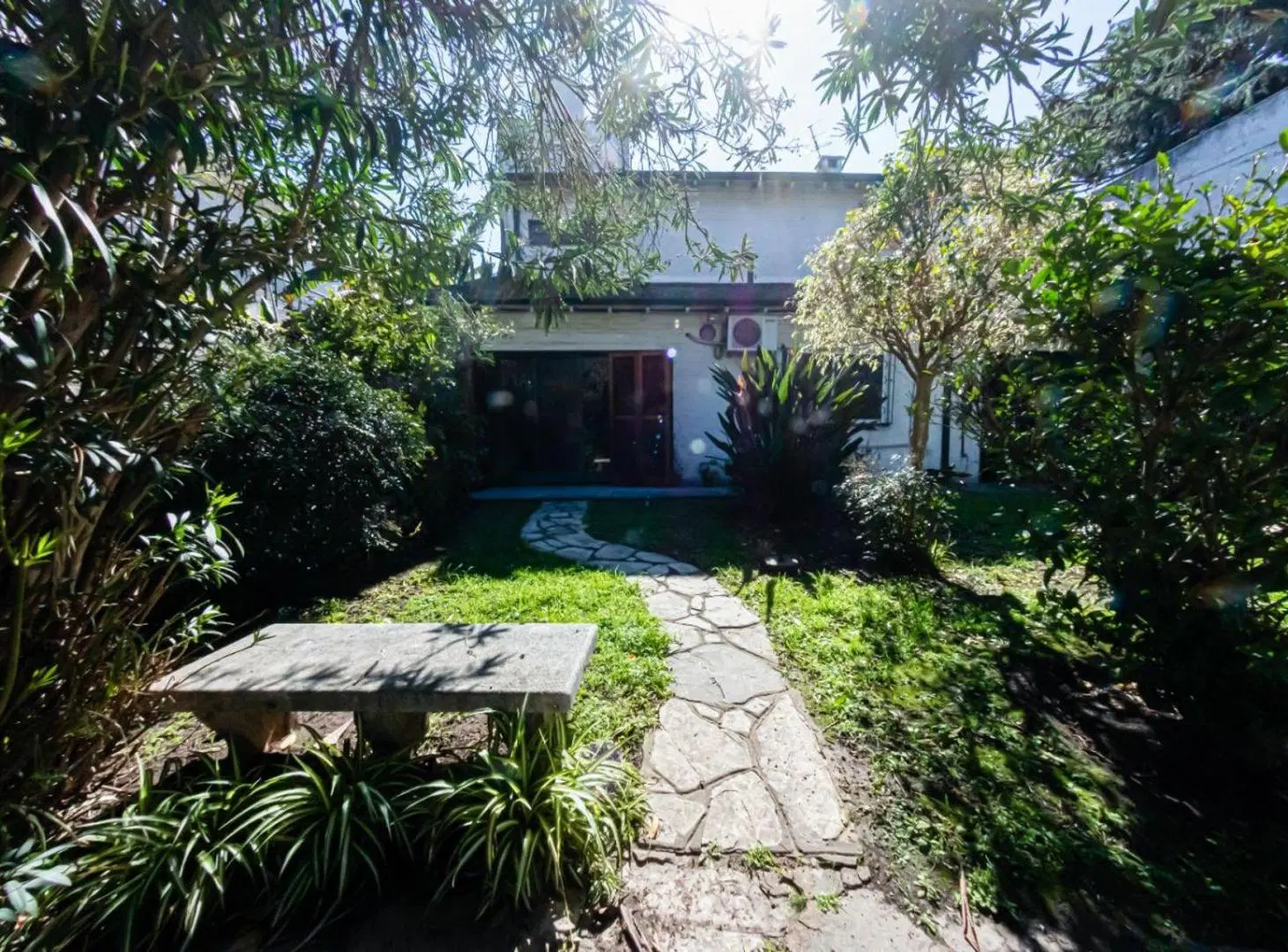 CASA 5 AMB VENTA SAENZ PEÑA CON GARAGE Y PARQUE 2