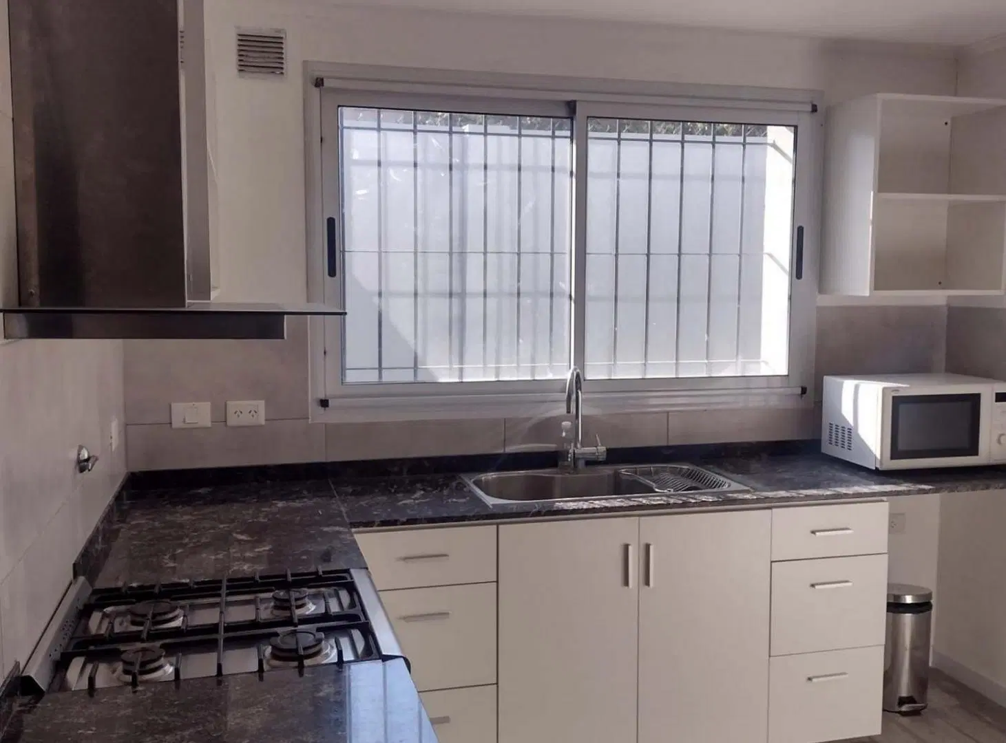 Venta casa en Mercedes Renovada Impecable 2