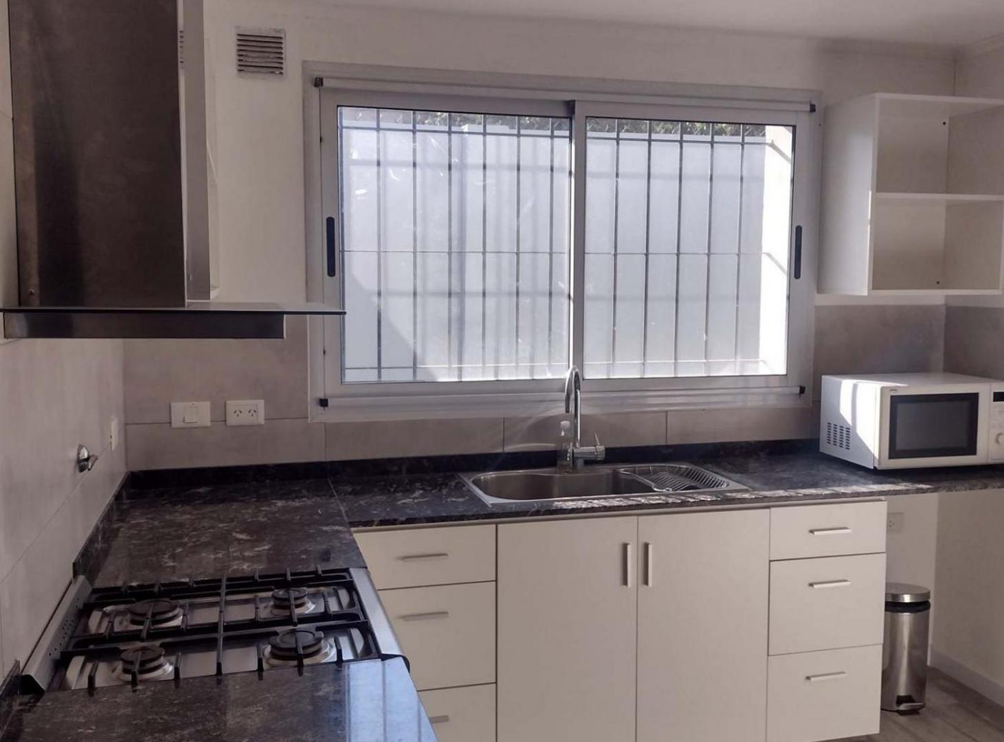 Foto de Venta casa en Mercedes Renovada Impecable, imagen 3