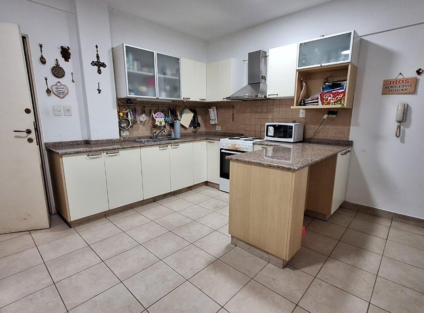 Foto de VENTA DEPTO CABALLITO 4 AMB DEP COCHERA BALCON, imagen 3
