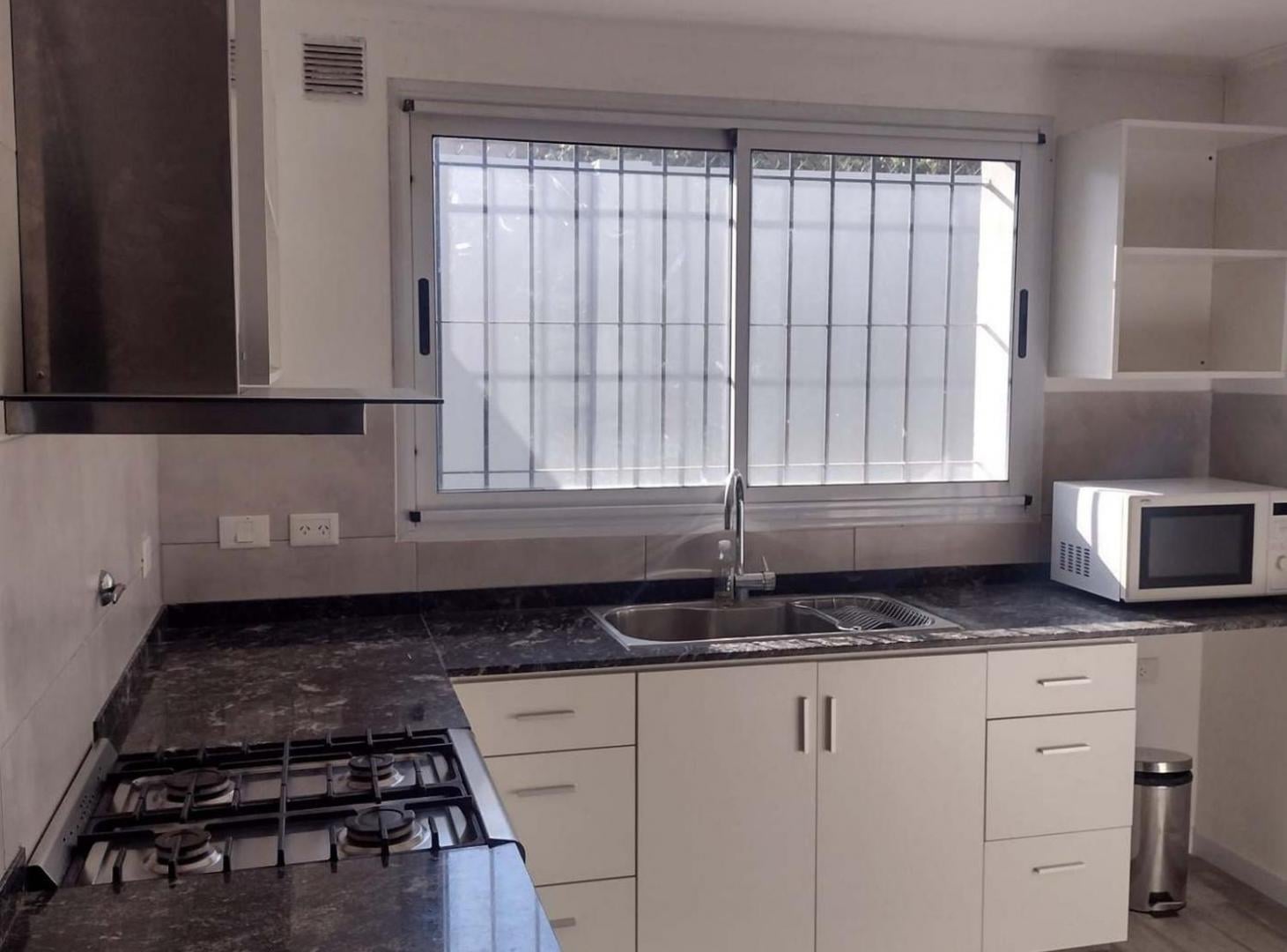 Foto de Venta casa en Mercedes Renovada Impecable, imagen 1