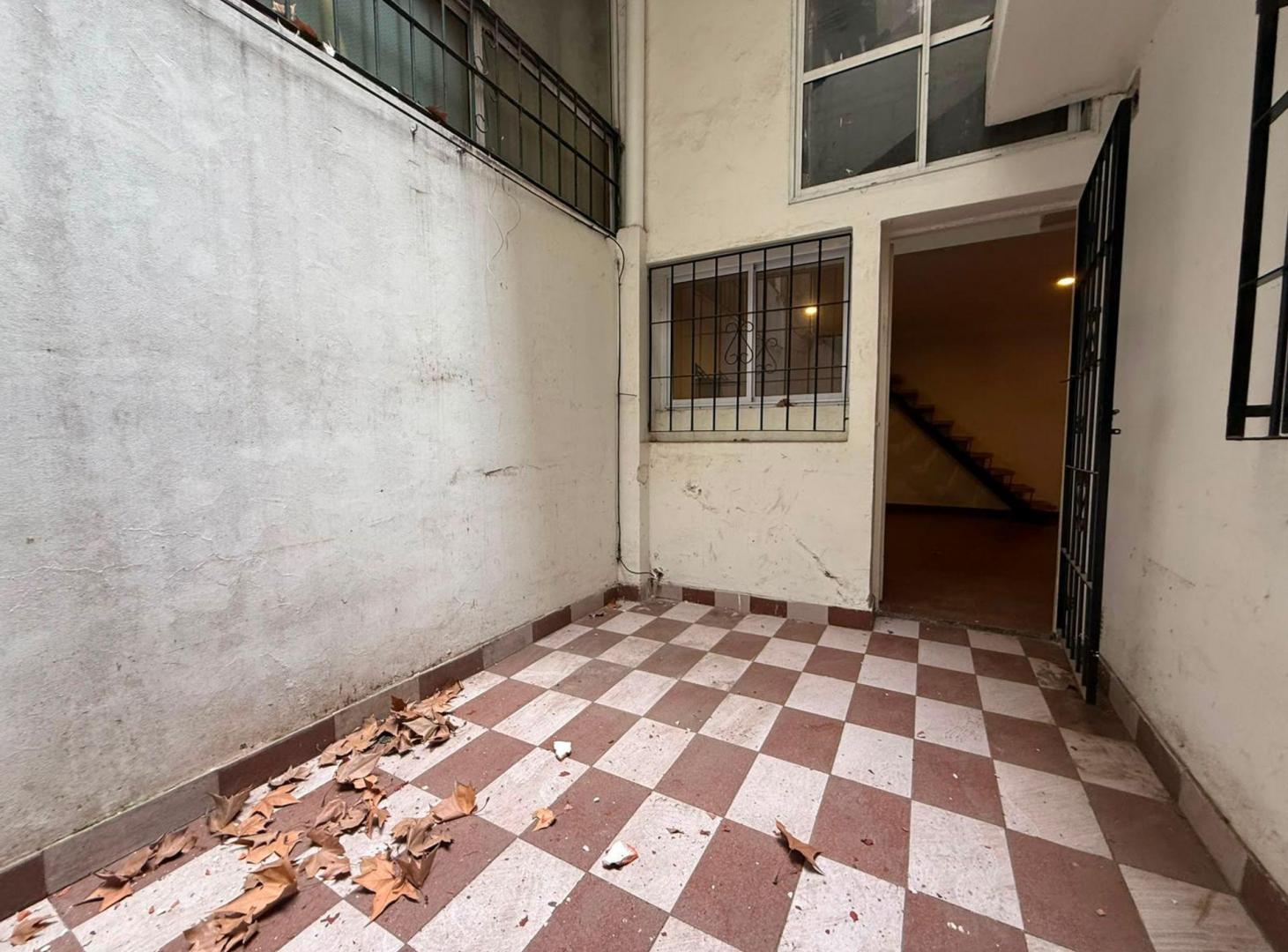 Foto de VENTA PH 2 amb con patio en Palermo para Reciclar, imagen 3