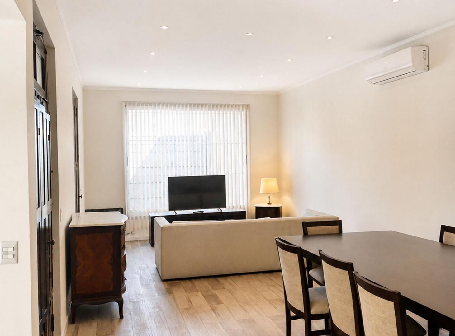 Foto de Venta casa en Mercedes Renovada Impecable, imagen 2
