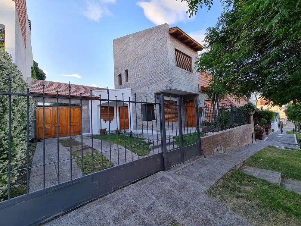 Casa 4 Dormitorios escritorio, Zona CENTRO 2