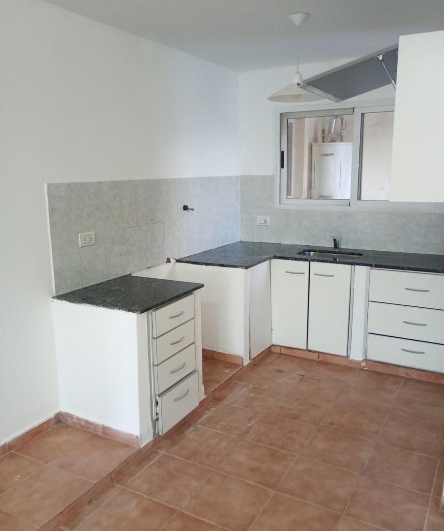 Foto de DEPARTAMENTO 2 DORMITORIOS- ARAUCANOS 900, PISO 1° CINCO SALTOS, imagen 4