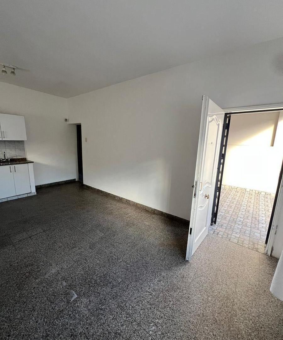 Foto de CASA 2 DORMITORIOS C/ COCHERA Y PARRILLA- Hilario Cuadros 2536 Nqn, imagen 3