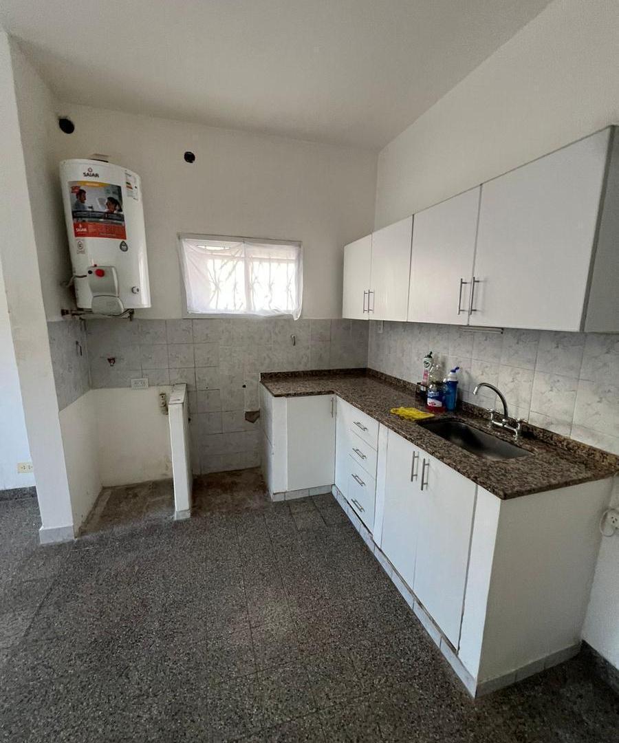 Foto de CASA 2 DORMITORIOS C/ COCHERA Y PARRILLA- Hilario Cuadros 2536 Nqn, imagen 4