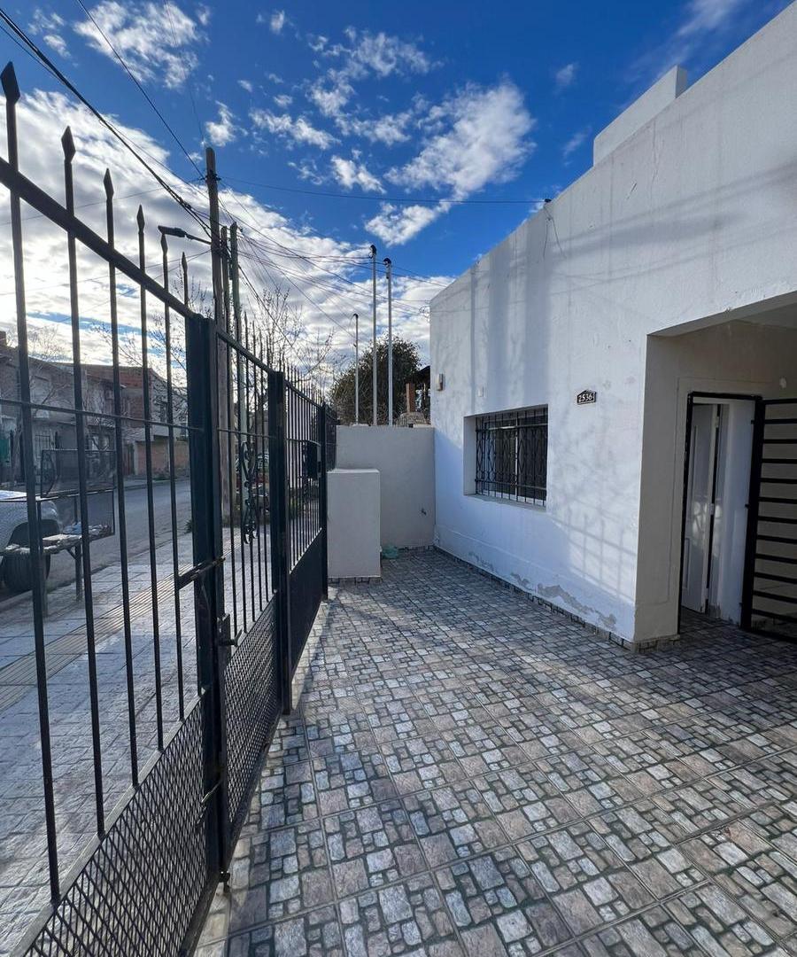 Foto de CASA 2 DORMITORIOS C/ COCHERA Y PARRILLA- Hilario Cuadros 2536 Nqn, imagen 5