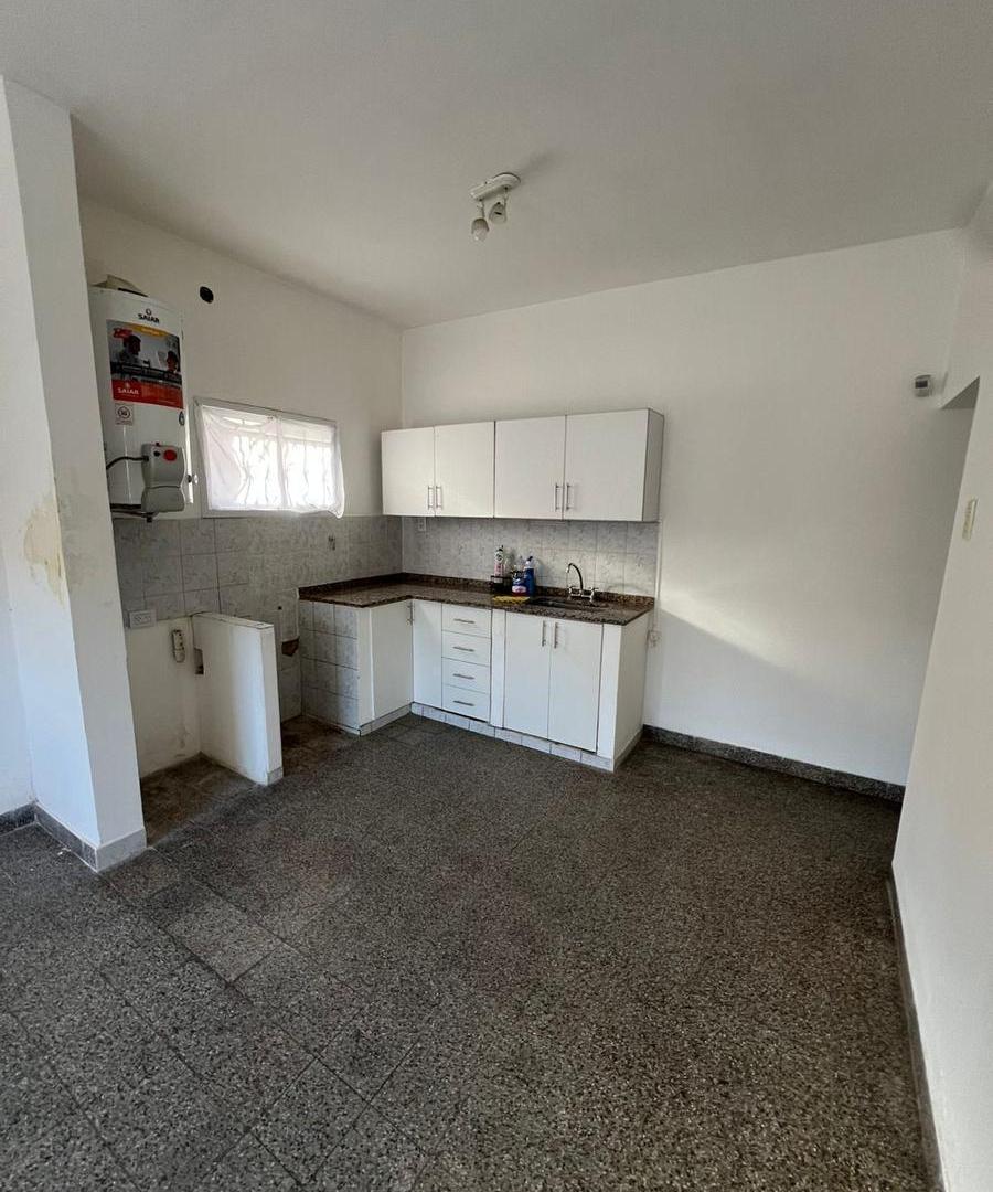Foto de CASA 2 DORMITORIOS C/ COCHERA Y PARRILLA- Hilario Cuadros 2536 Nqn, imagen 1