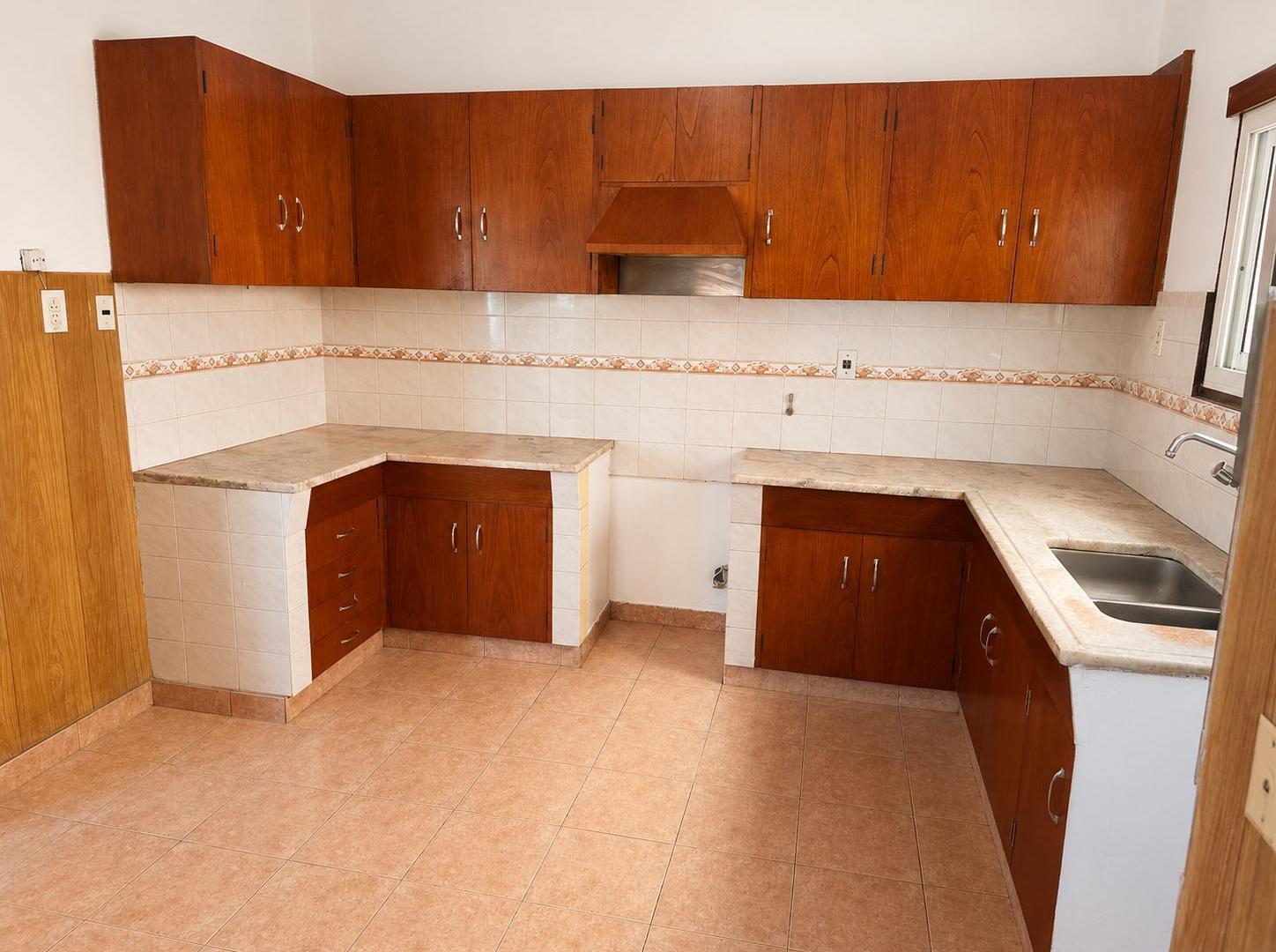 Foto de PISO 3 DORMITRIOS CON BALCON TERRAZA!! A MTS DE CASTRO BARROS!!, imagen 3