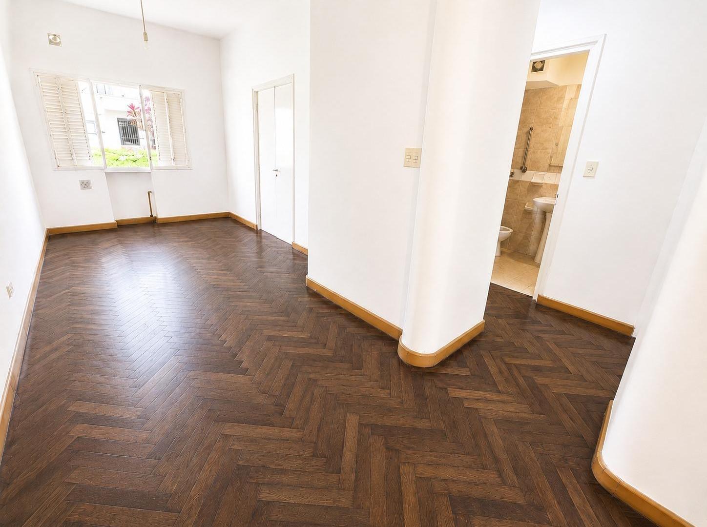Foto de DEPARTAMENTO EN VENTA 2 DORMITORIOS Y PATIO!!! CENTRO!!, imagen 1