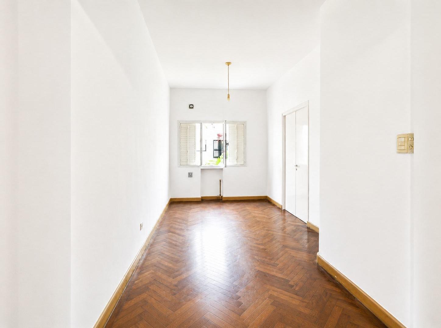 Foto de DEPARTAMENTO EN VENTA 2 DORMITORIOS Y PATIO!!! CENTRO!!, imagen 3
