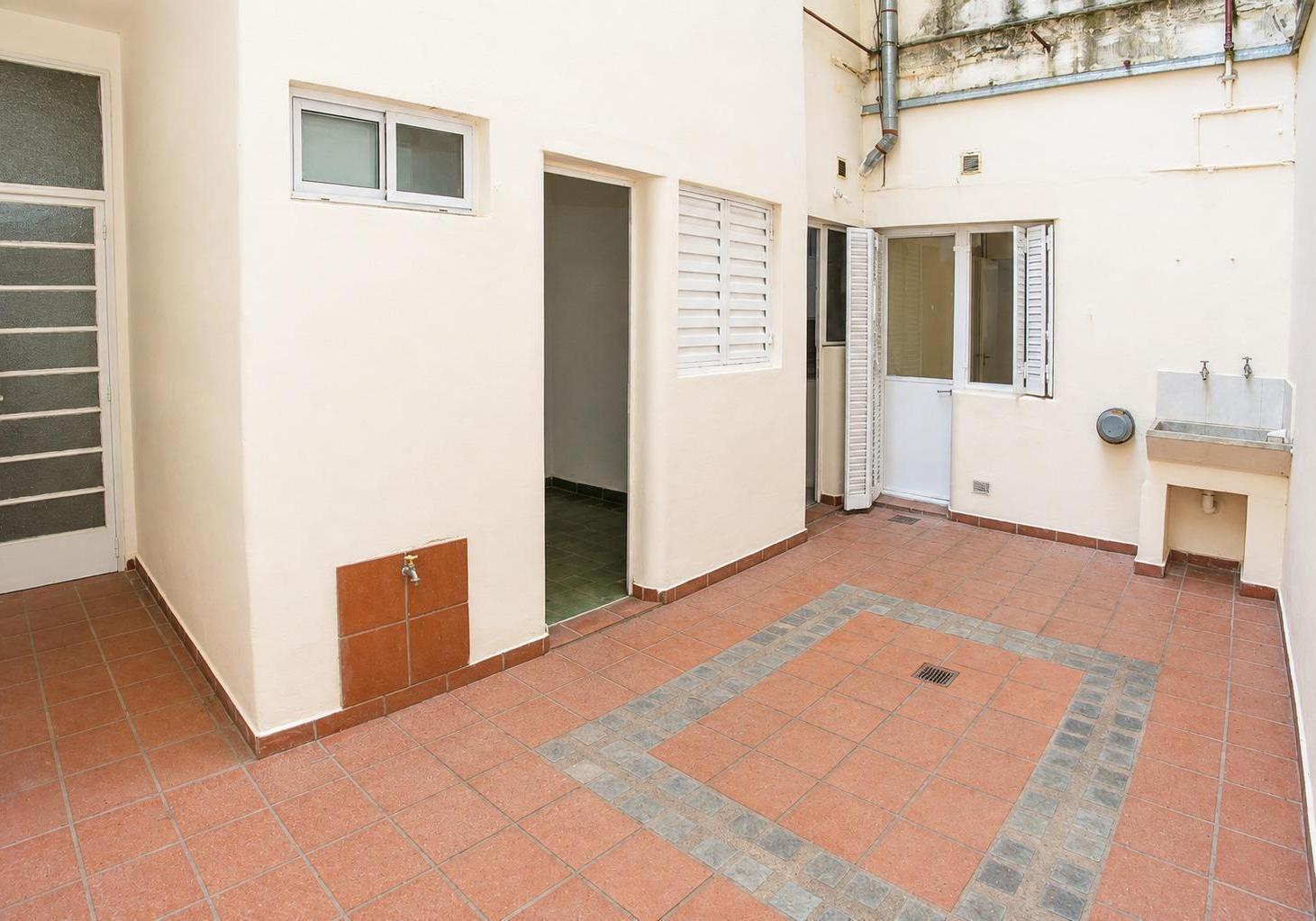 Foto de DEPARTAMENTO EN VENTA 2 DORMITORIOS Y PATIO!!! CENTRO!!, imagen 5