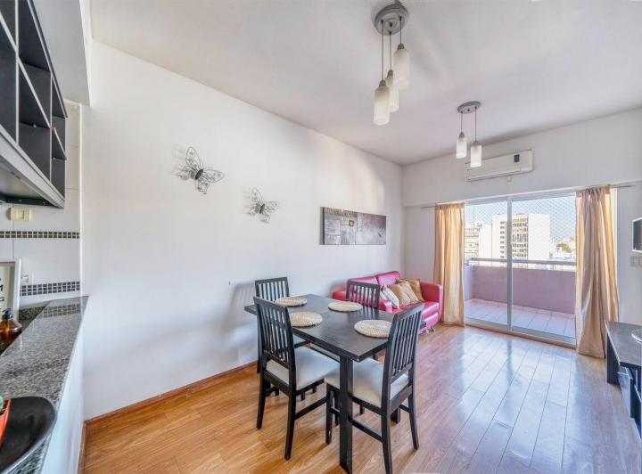 Dos ambientes amoblado con balcón y amenities en Caballito 3