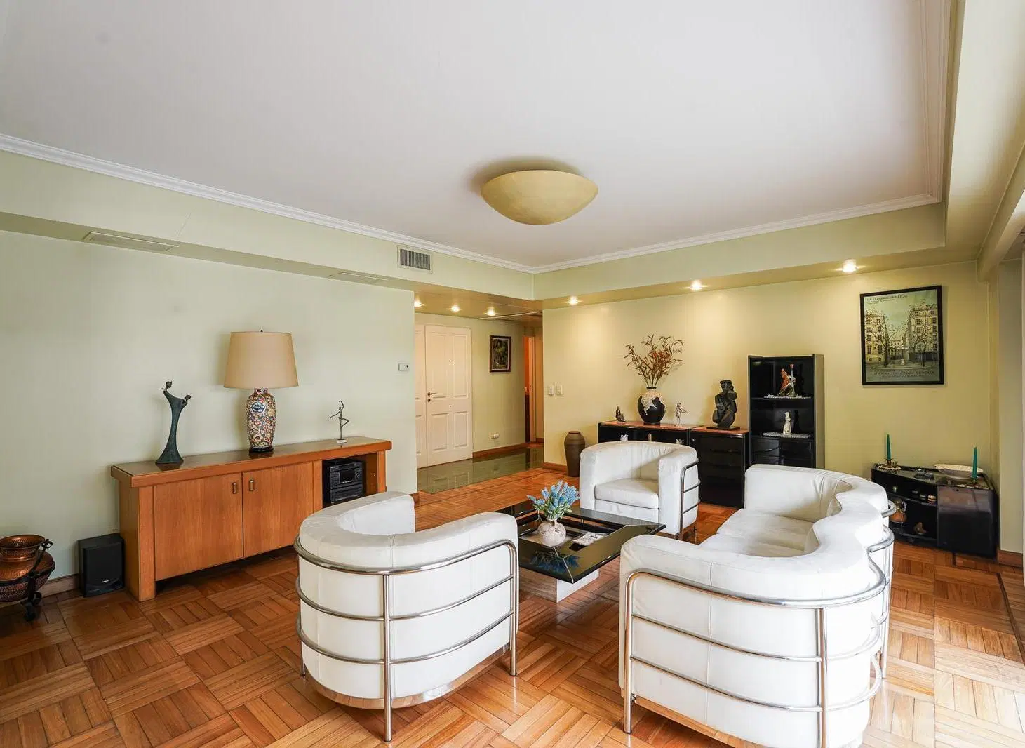 Departamento de 4 ambientes con dependencia y cochera con amenities en venta en Palermo Chico 4