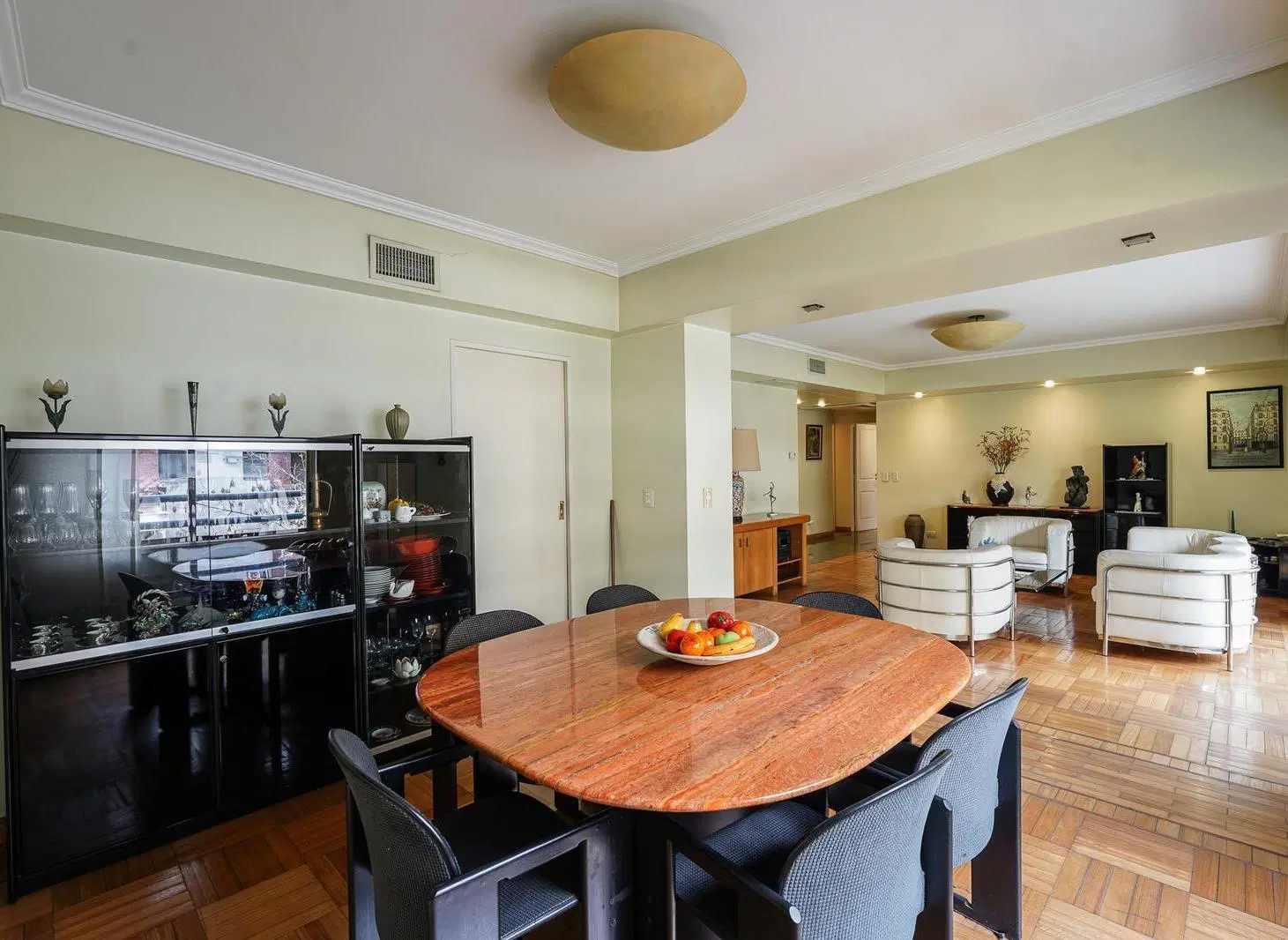 Departamento de 4 ambientes con dependencia y cochera con amenities en venta en Palermo Chico 3