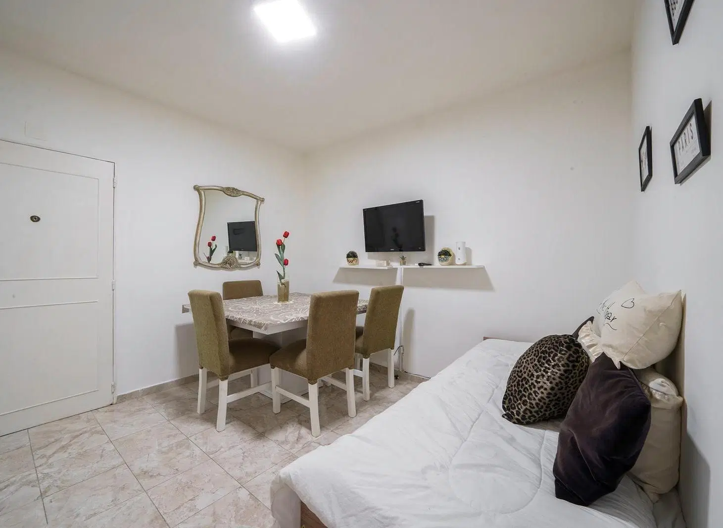 Dos ambientes amoblado con patio en alquiler temporario en Balvanera 1