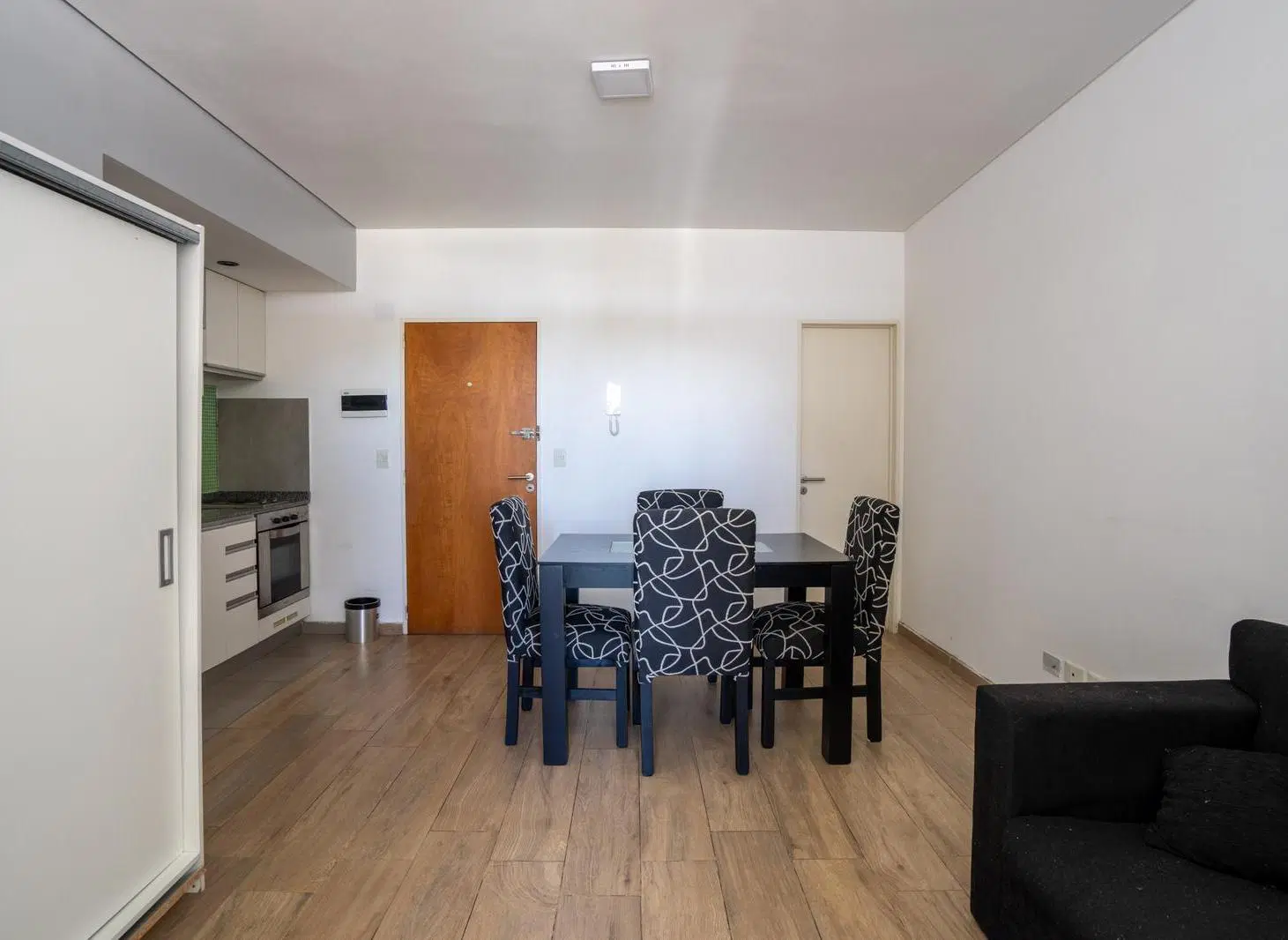 Dos ambientes con balcón y amenities en alquiler temporario en Caballito 8