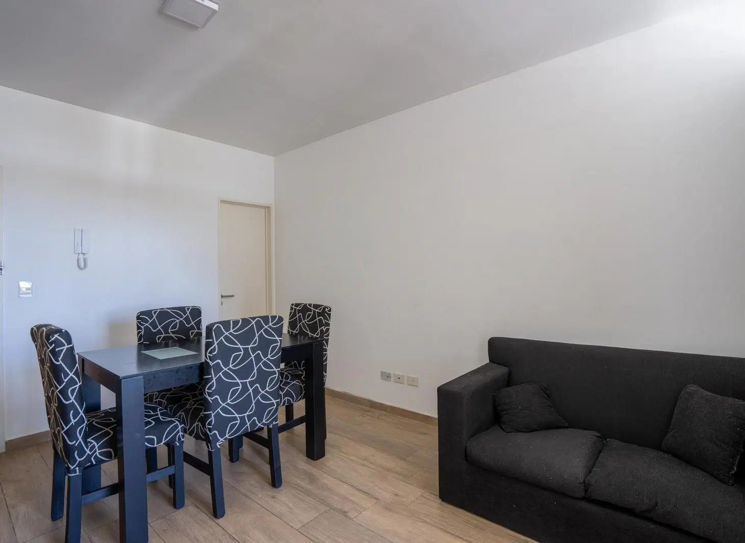 Dos ambientes con balcón y amenities en alquiler temporario en Caballito 3