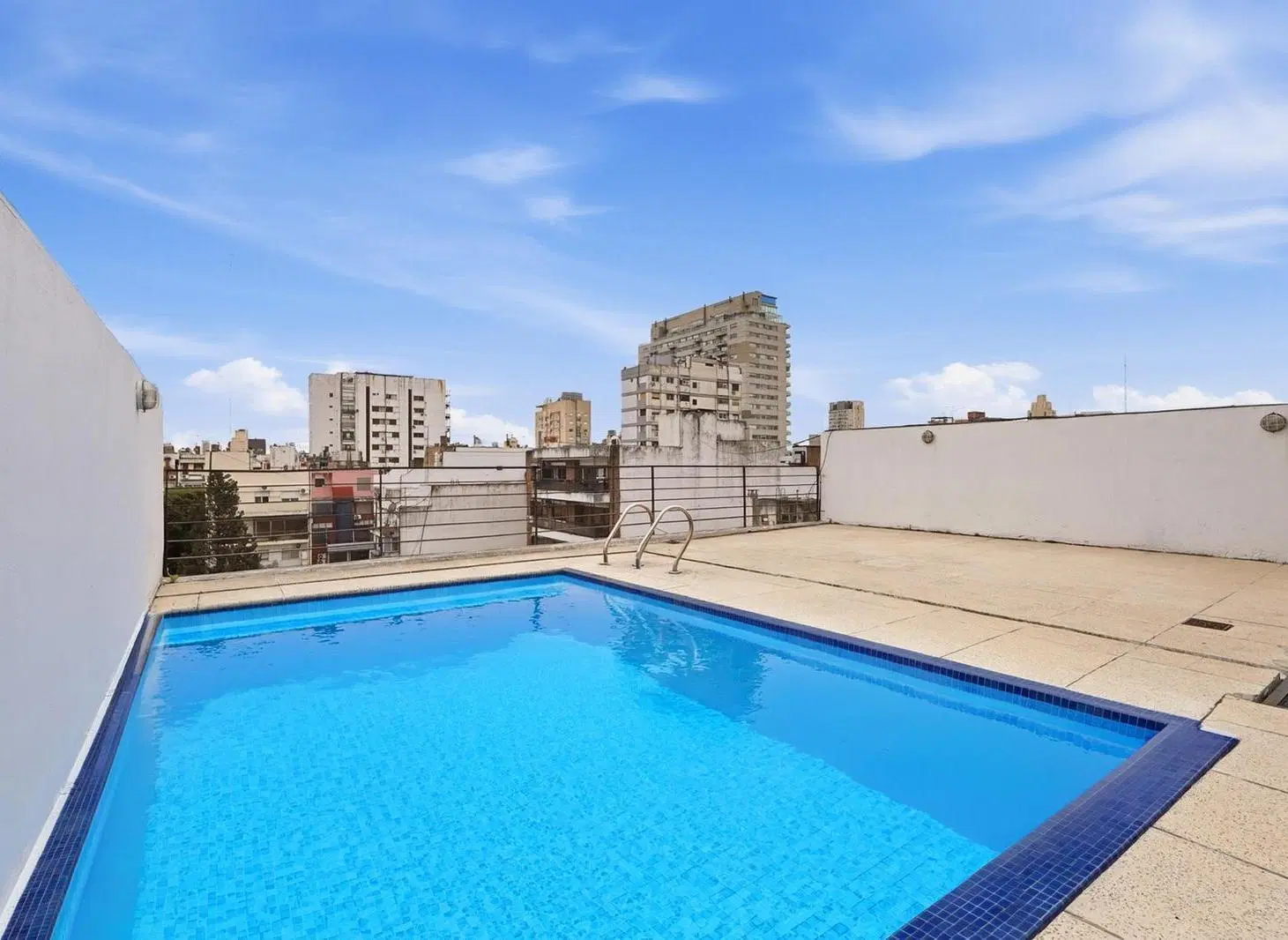 Monoambiente amoblado con balcón y amenities en alquiler temporario en Belgrano 4