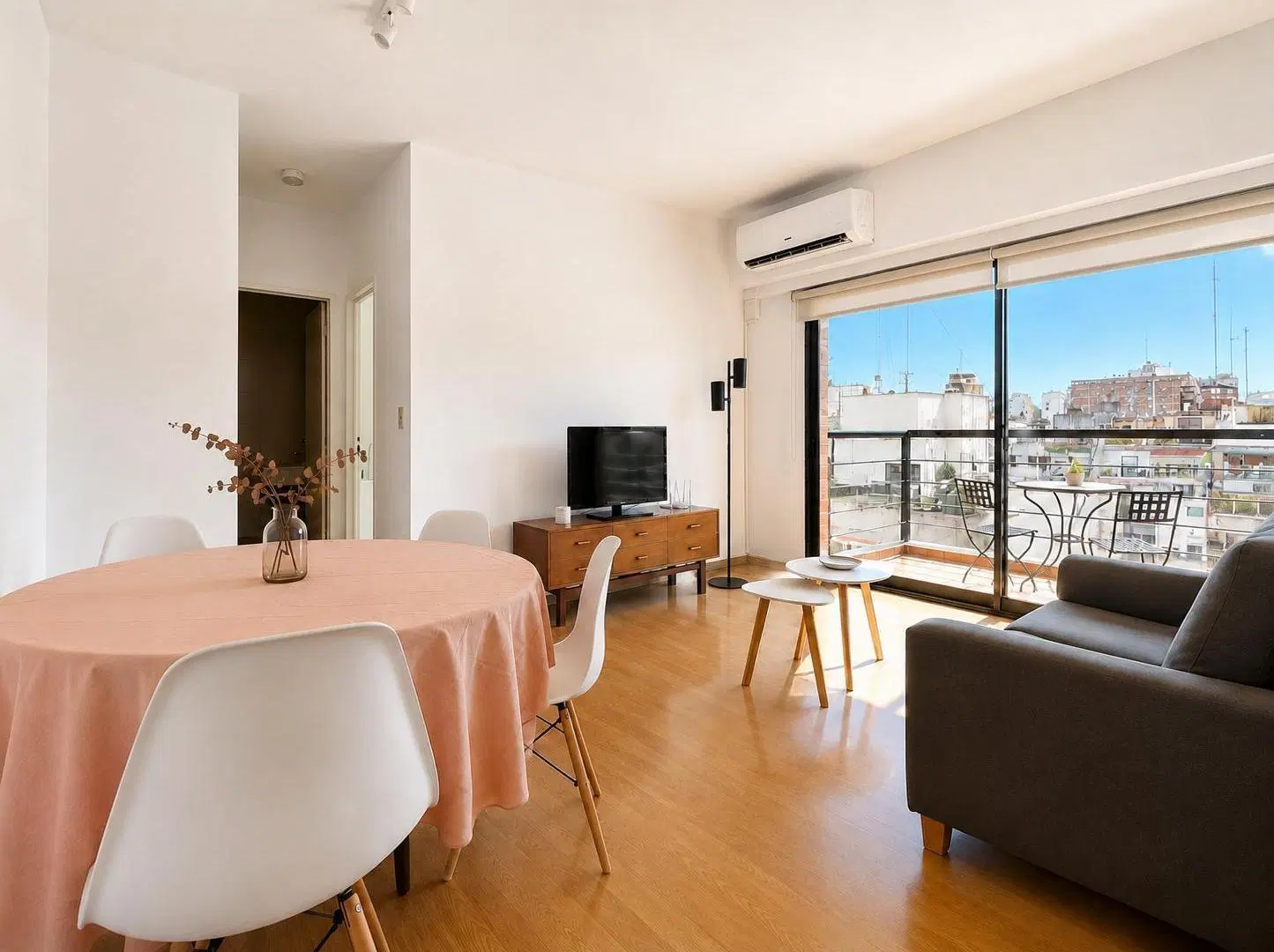 Dos ambientes amoblado con balcón y amenities en alquiler temporario en Palermo Soho 2