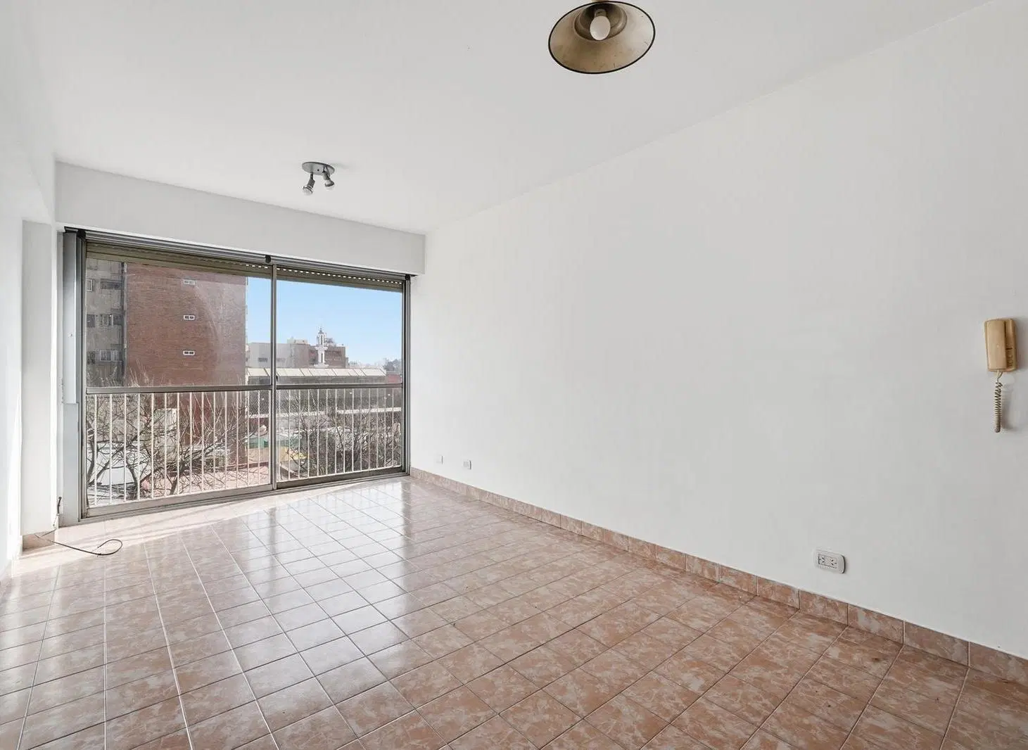 Departamento monoambiente en venta con mucha luminosidad 2