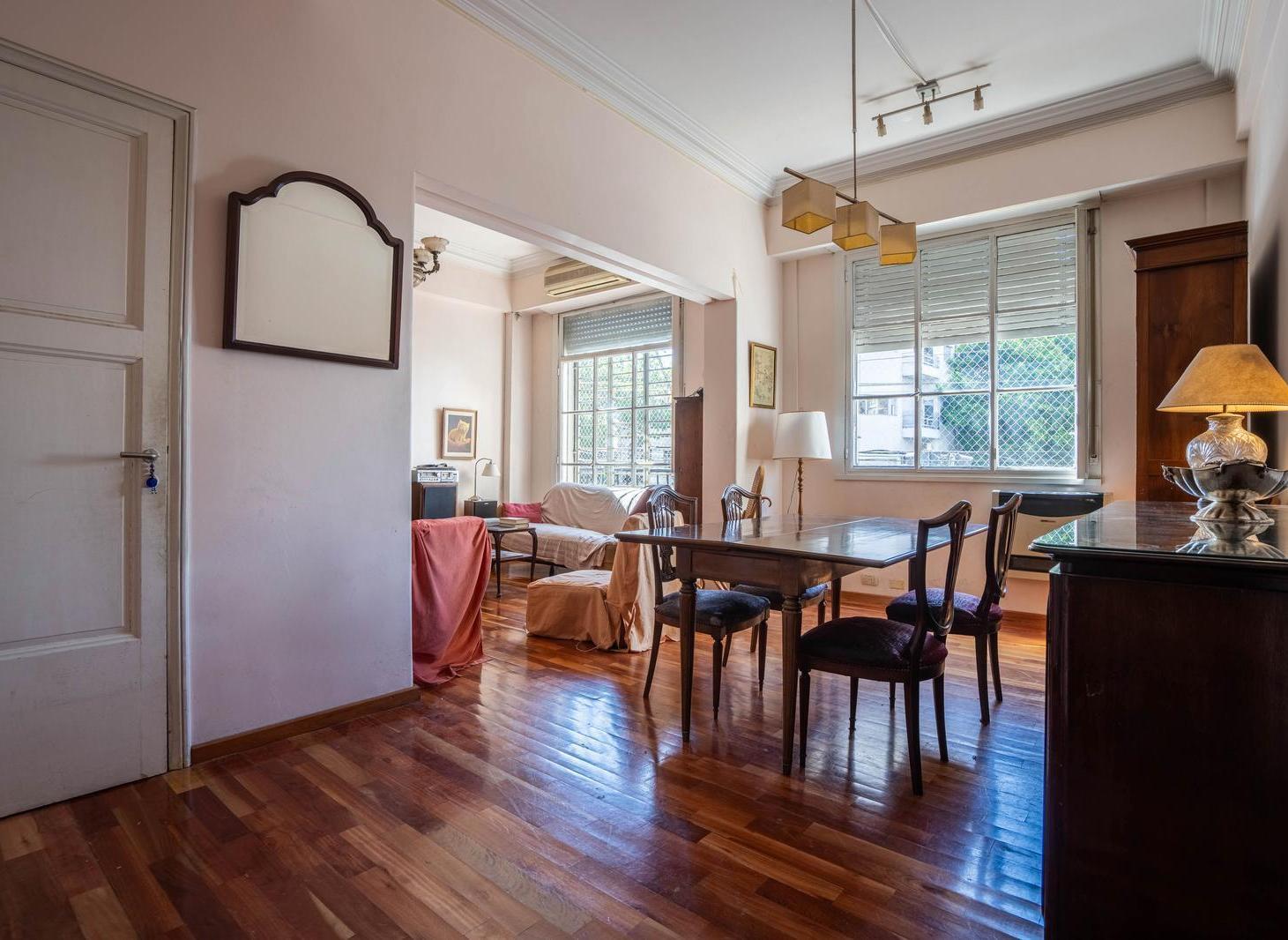 Foto de Departamento de 5 ambientes más dependencia en venta en Caballito, imagen 1