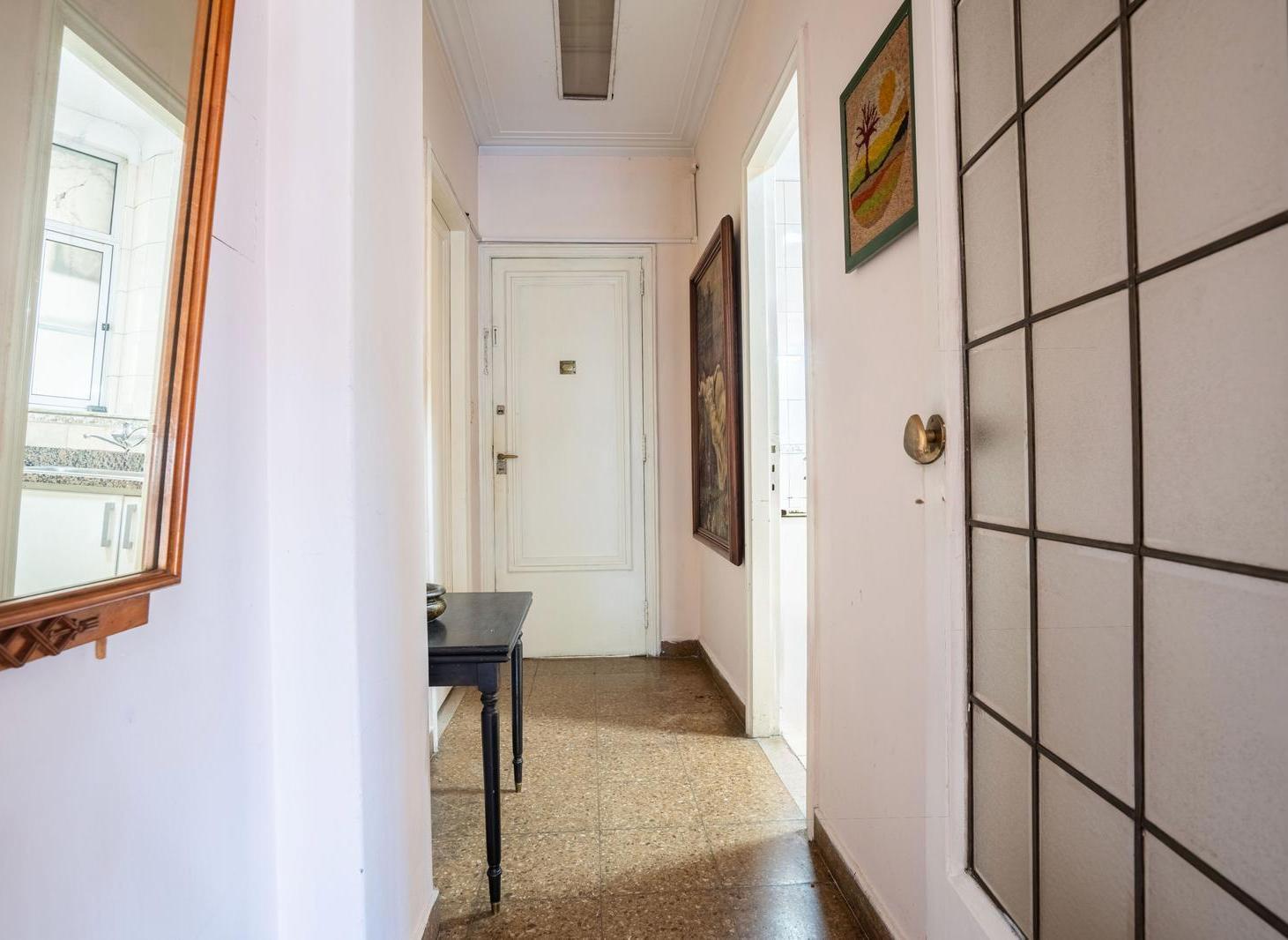 Foto de Departamento de 5 ambientes más dependencia en venta en Caballito, imagen 3
