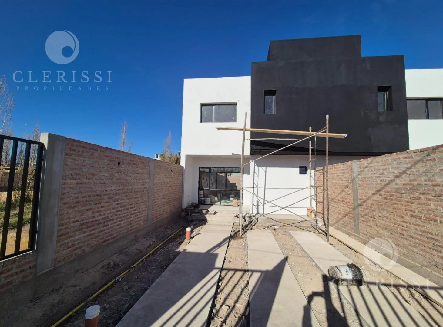 Venta de duplex 3 dorm. en B° Ayres del Valle - Cipolletti 2
