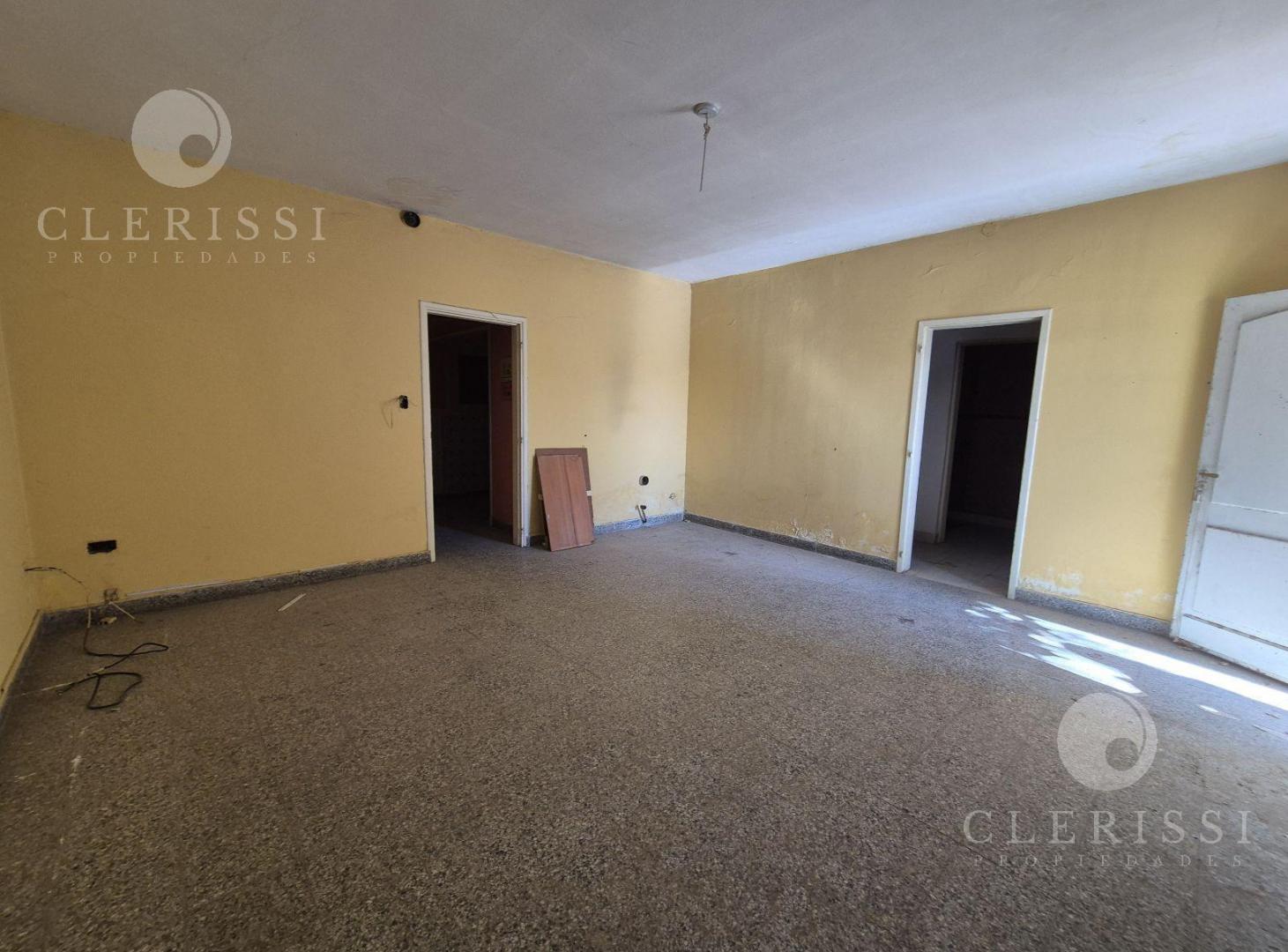 Foto de Venta de Casa 2 dorm. en el centro de la ciudad de Allen - A reciclar, imagen 4