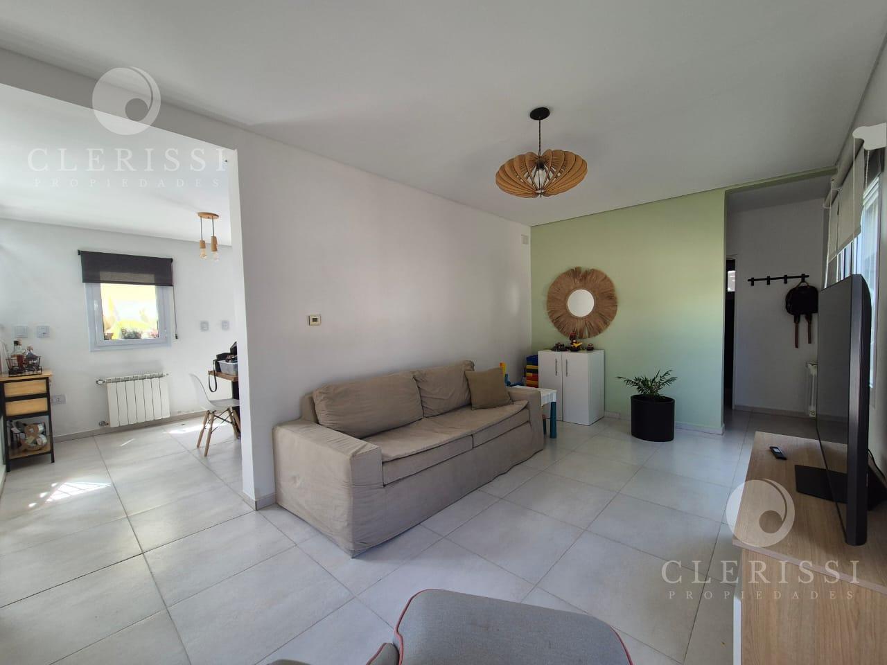 Foto de Venta de Duplex tipo casa en B° Ayres de Septiembre - Cipolletti - Apto, imagen 3