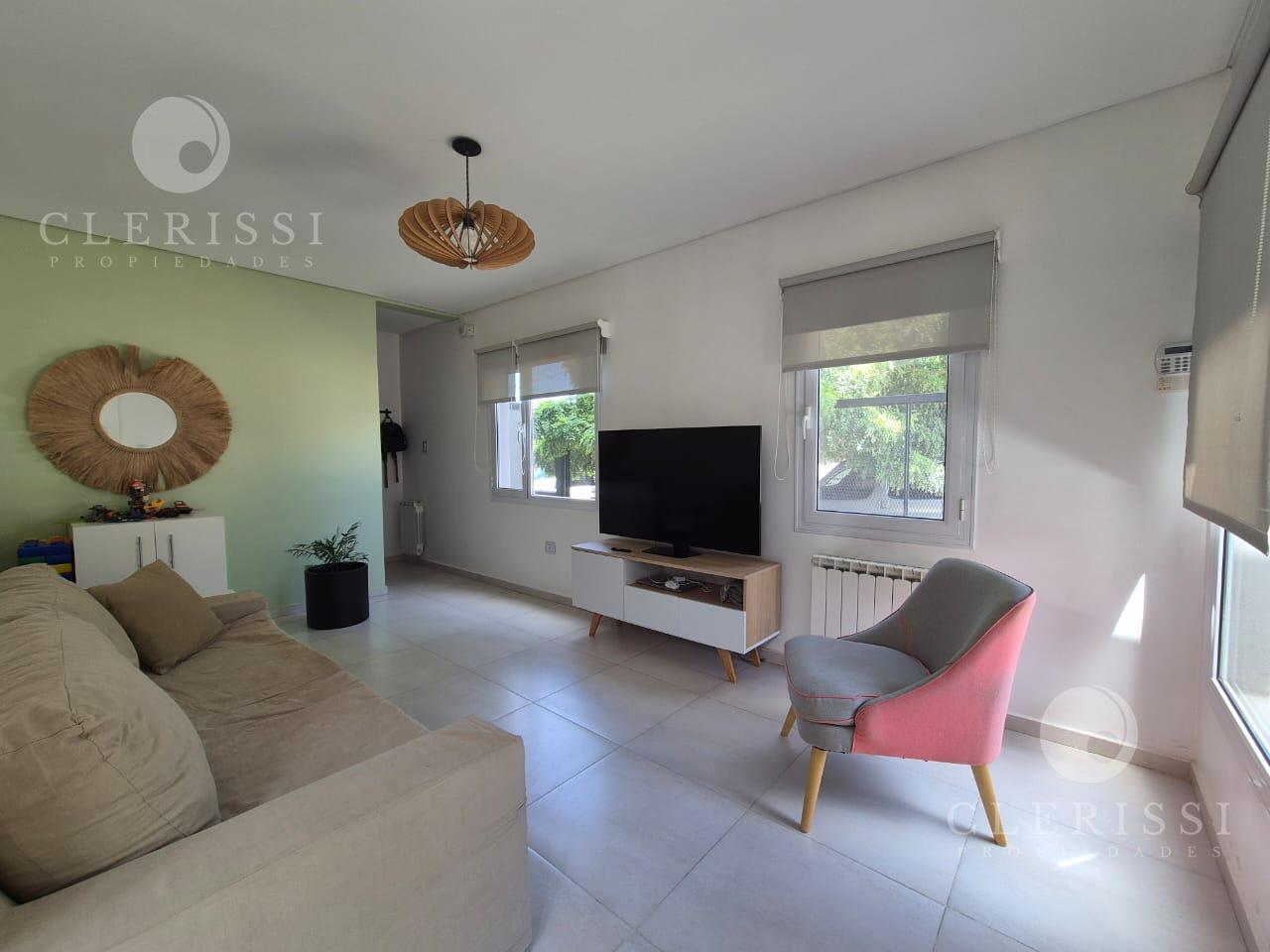 Foto de Venta de Duplex tipo casa en B° Ayres de Septiembre - Cipolletti - Apto, imagen 1