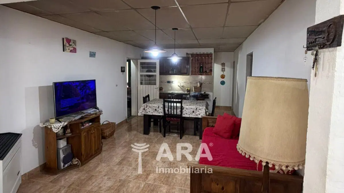 Casa 2 dormitorios + cochera + quincho + avance de ampliación en Cipolletti 2