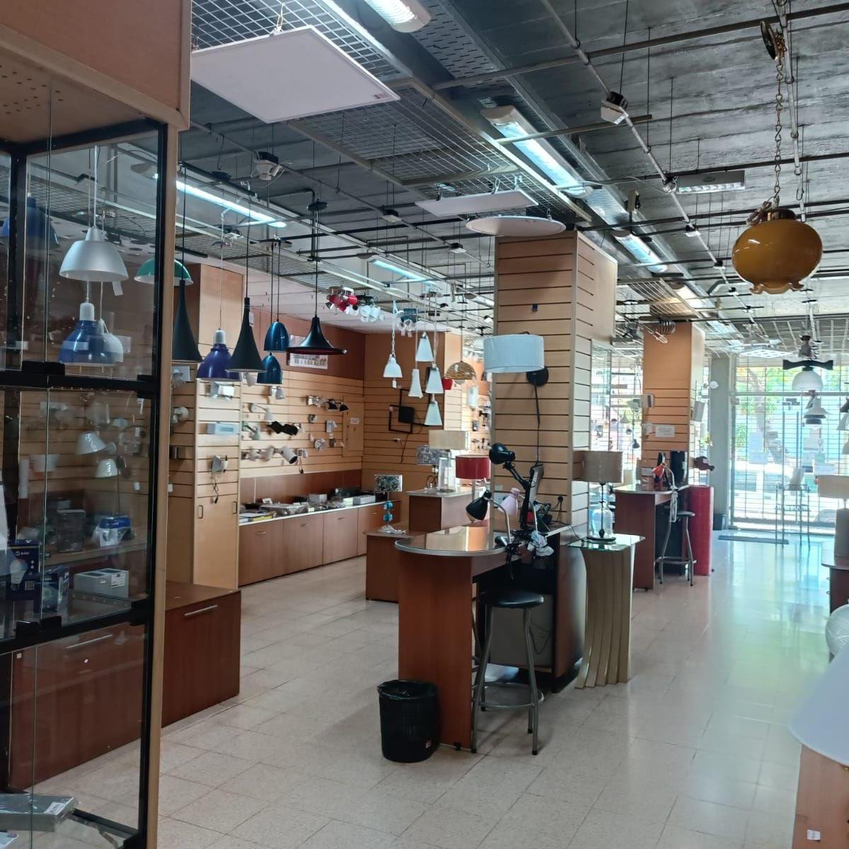 Vendo o Permuto Edificio Centrico de 3 Plantas Locales Oficinas Deposito y Uf 2