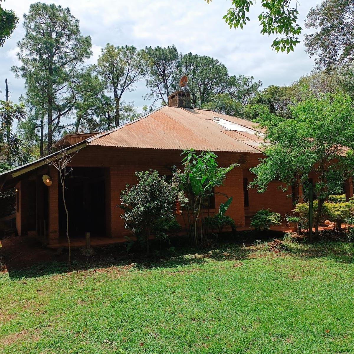 vendo o permuto terreno con casa a reciclar el Yerbal 40 x 40