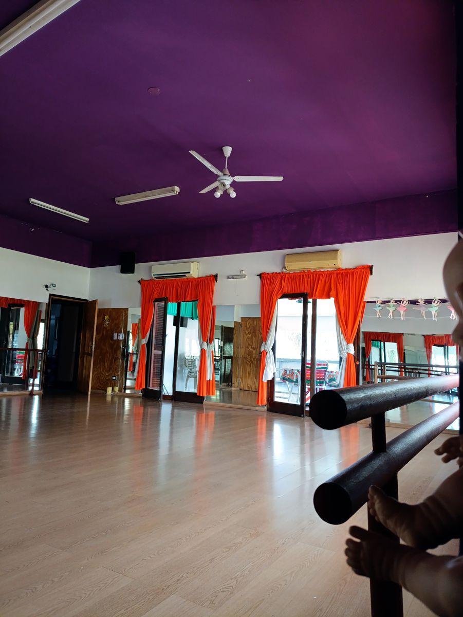 Vendo o Permuto Inmueble Centrico con Salones Multiples 4