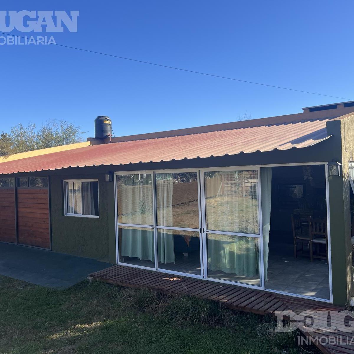 Venta - Casa Tipo Quincho con Pileta Sobre Terreno Propio 2