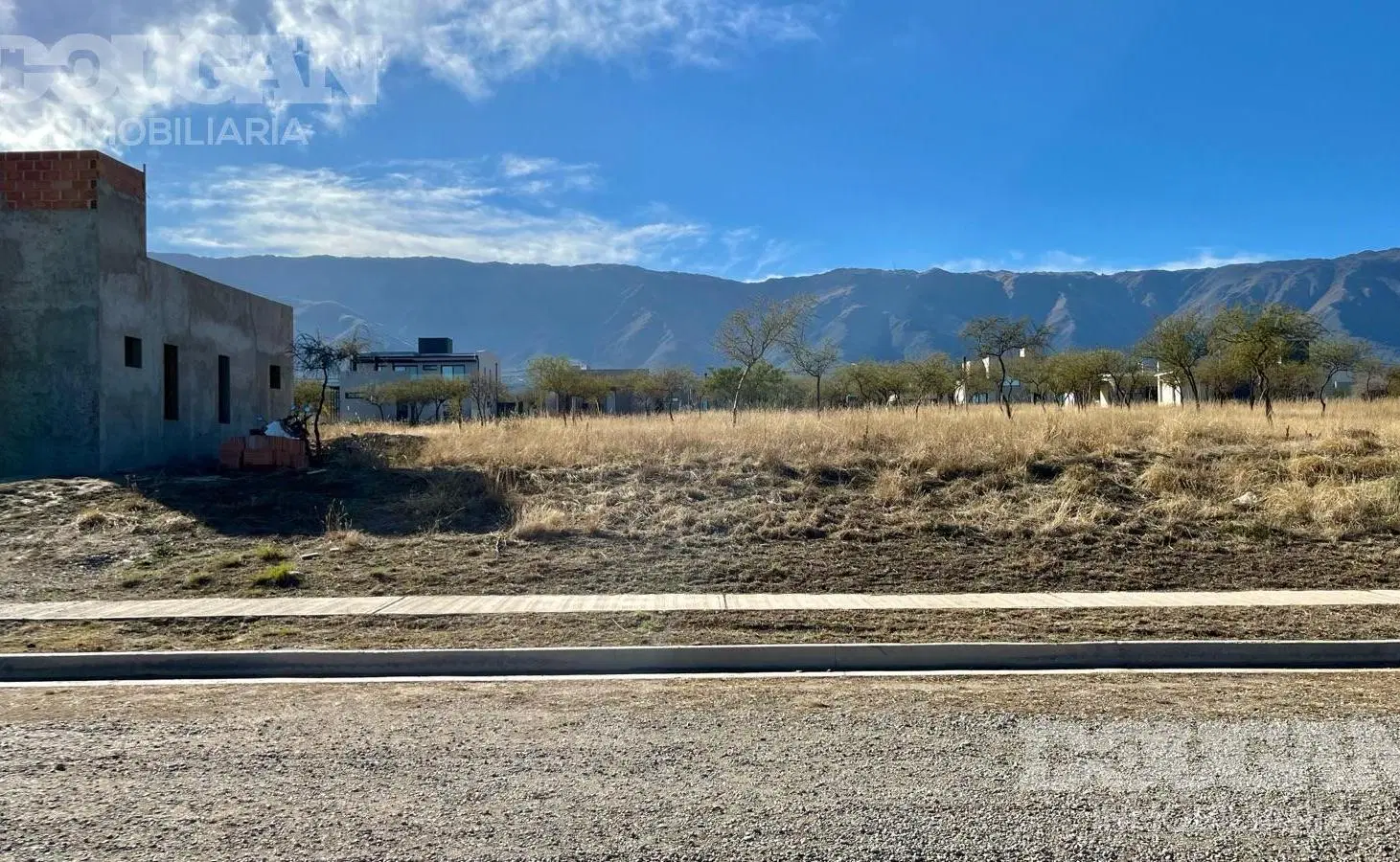 VENTA - LOTE EN LA ARBOLADA 8
