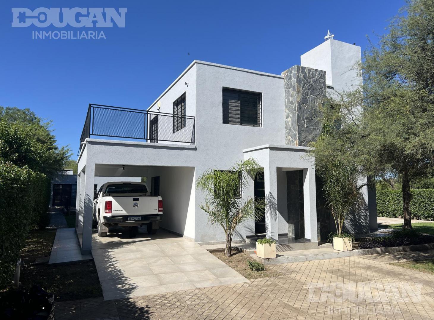 Casa con quincho y piscina - Carpintería San Luis