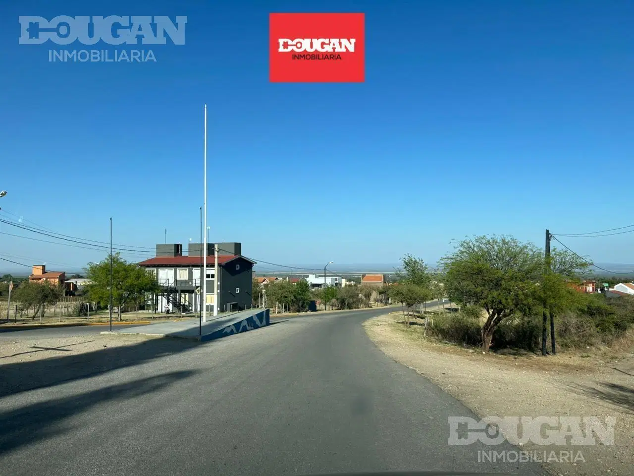 TERRENO EN VENTA - Doble Frente y Excelente Ubicación 2