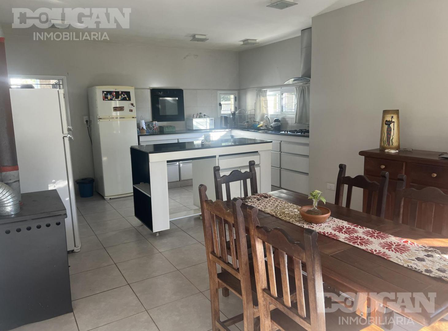 Foto de Casa en Venta - Amplio Parque y Pileta - Villa de Merlo, imagen 2